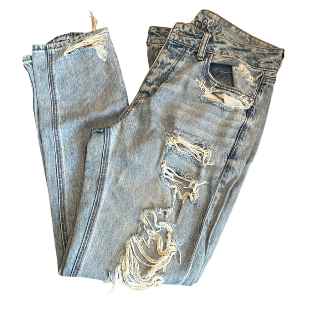 AMERICAN EAGLE Tom Girl Fly Button Distressed Blue Jeans. Size 4.